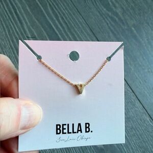 Gold Initial Charm Necklace "V"